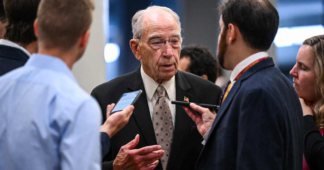 Eski Cumhuriyetçi Yardımcılar, İhbarcıları Kongre Aracılığıyla Çoban Ediyor