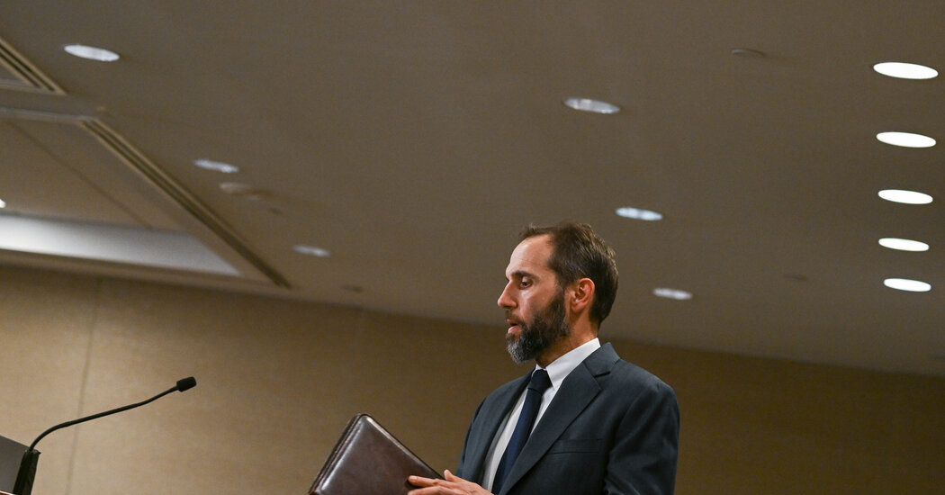 Trump Bileşik’i Sorgularken, Adalet Sistemi Büyük Kaynaklar Ayırıyor