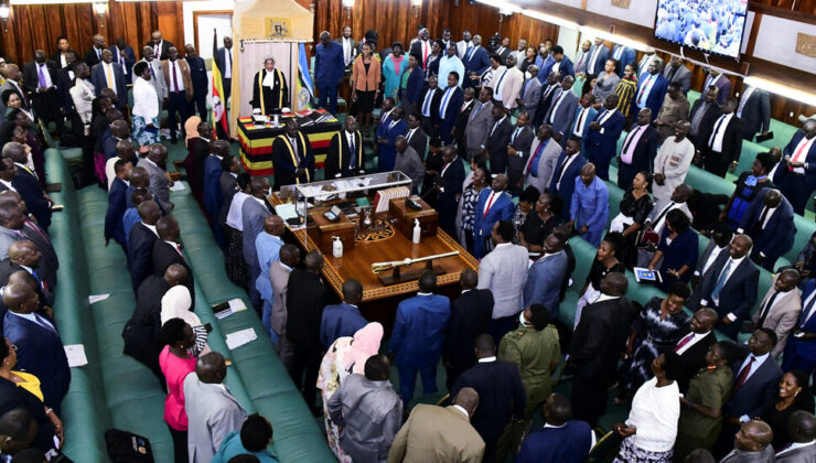 Uganda Devlet Başkanı Eşcinsel Karşıtı Cezalandırıcı Yasa Tasarısını İmzaladı