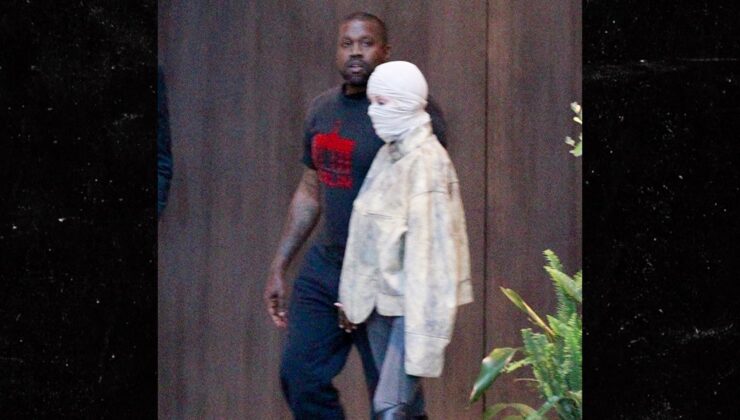 Kanye West, Karısı Bianca Censori ile Başını Tamamen Sarmış Olarak Dışarı Çıktı