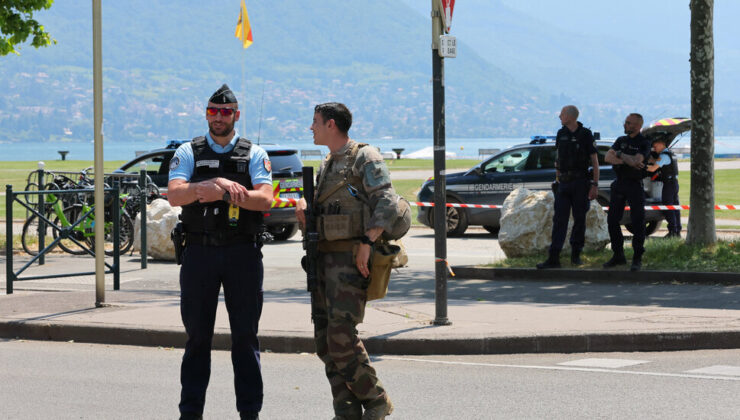 Fransa’da Saldırıda 4 Çocuk ve 2 Yetişkin Bıçaklandı