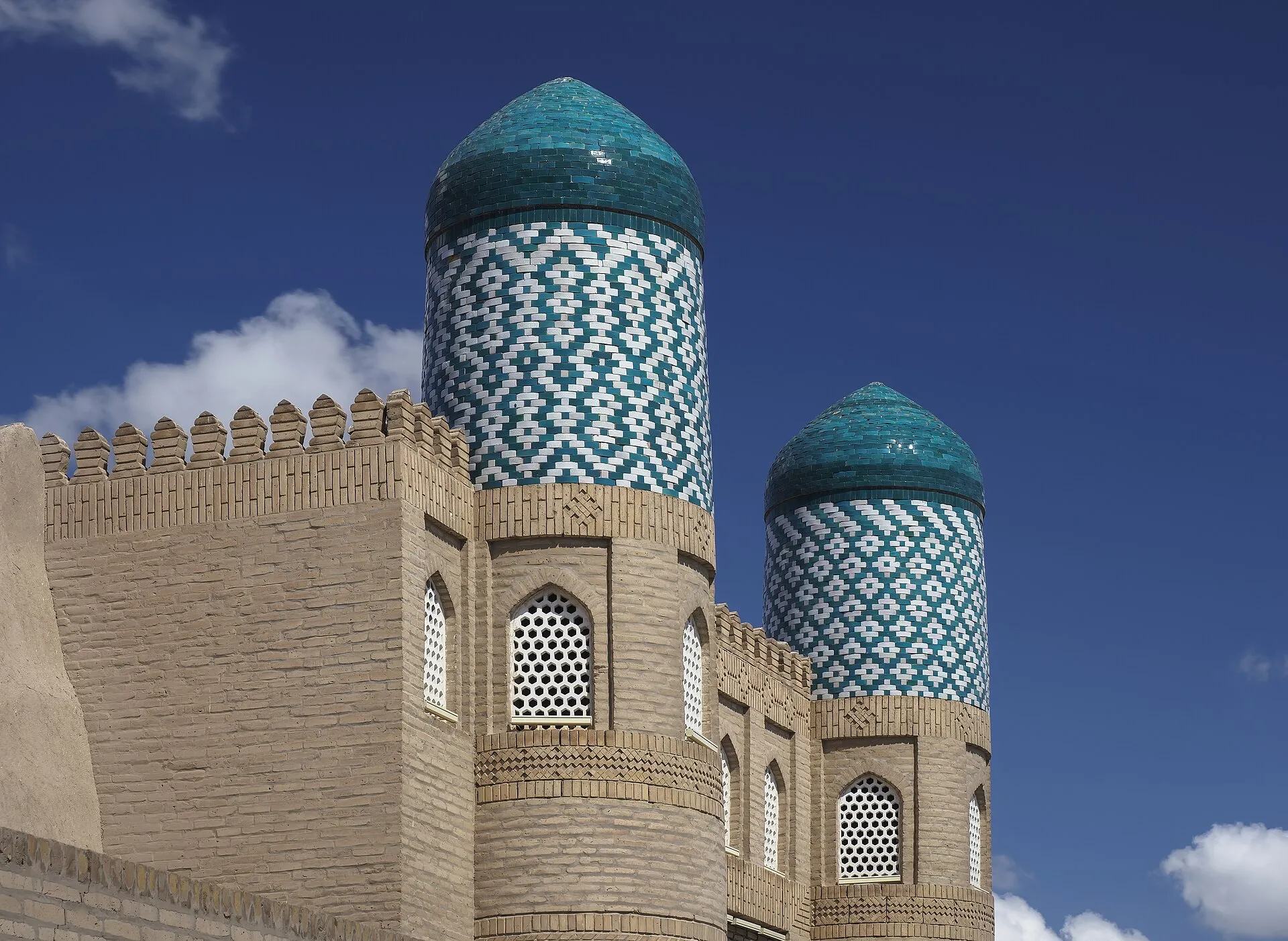 Özbekistan Turları: Ara Tatilde Aileler İçin Kalkışlı Programlar ve Bahar Rotaları